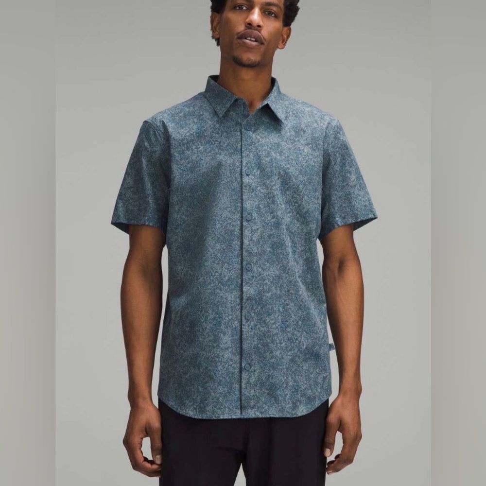 Men's Short-Sleeve Printed Shirt in Teal Blue